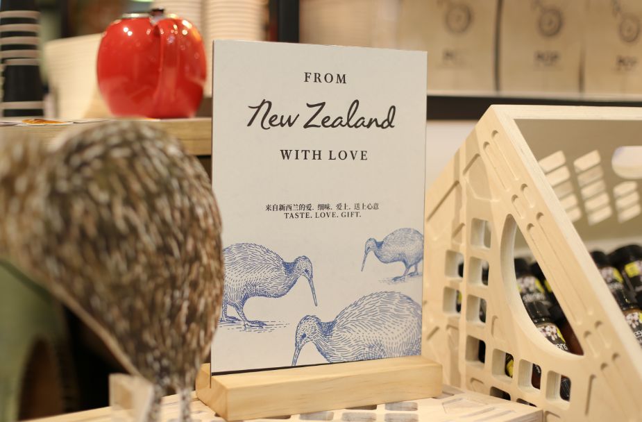 DFS给你讲最甜蜜的故事，试吃折扣还送礼，什么都不缺就缺你