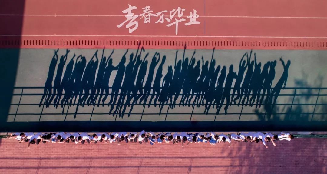 怎么拍出来的毕业照才好看,毕业了拍毕业照怎样好看