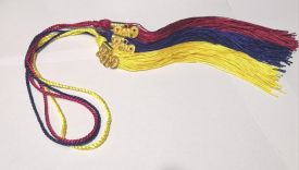 贵州一高校为毕业生定制纪念戒指,最硬核毕业送什么戒指