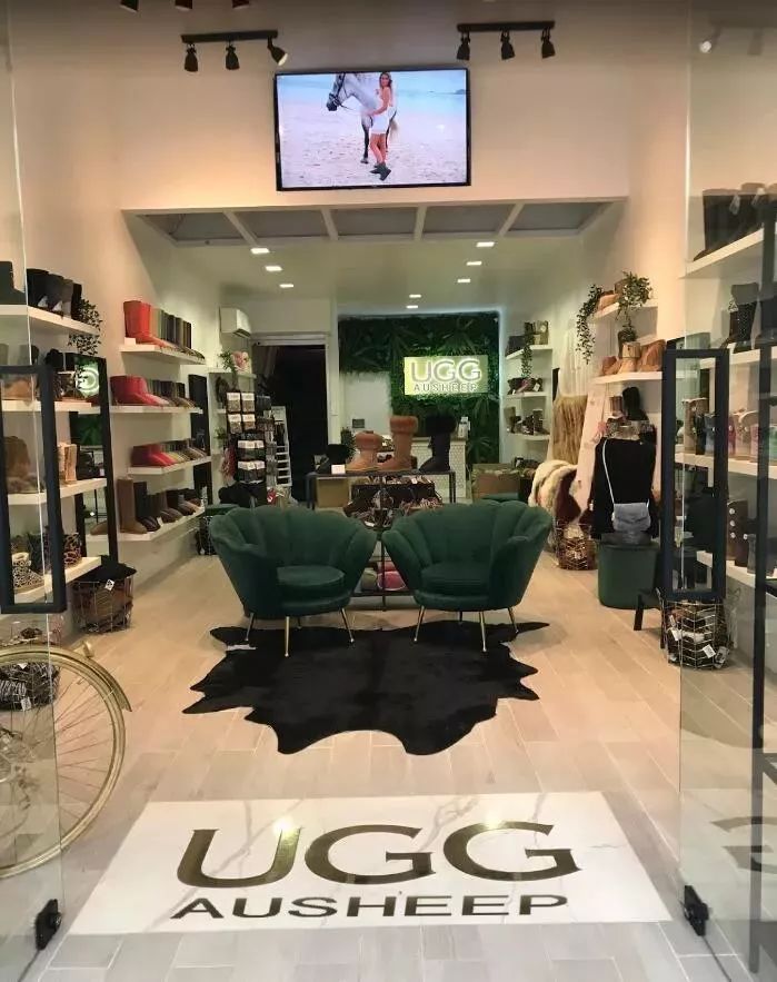 半个娱乐圈的女星都靠ta轰炸红毯！软底舒适、巨显腿长，回头率200%