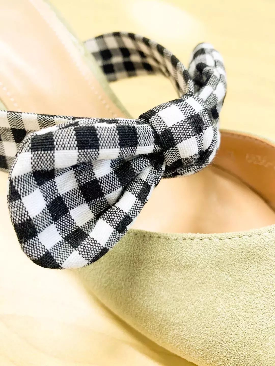 半个娱乐圈的女星都靠ta轰炸红毯！软底舒适、巨显腿长，回头率200%