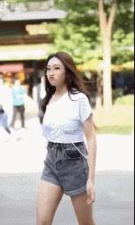 一露成名乔碧萝：她掀开了网红直播的最后一层遮羞布