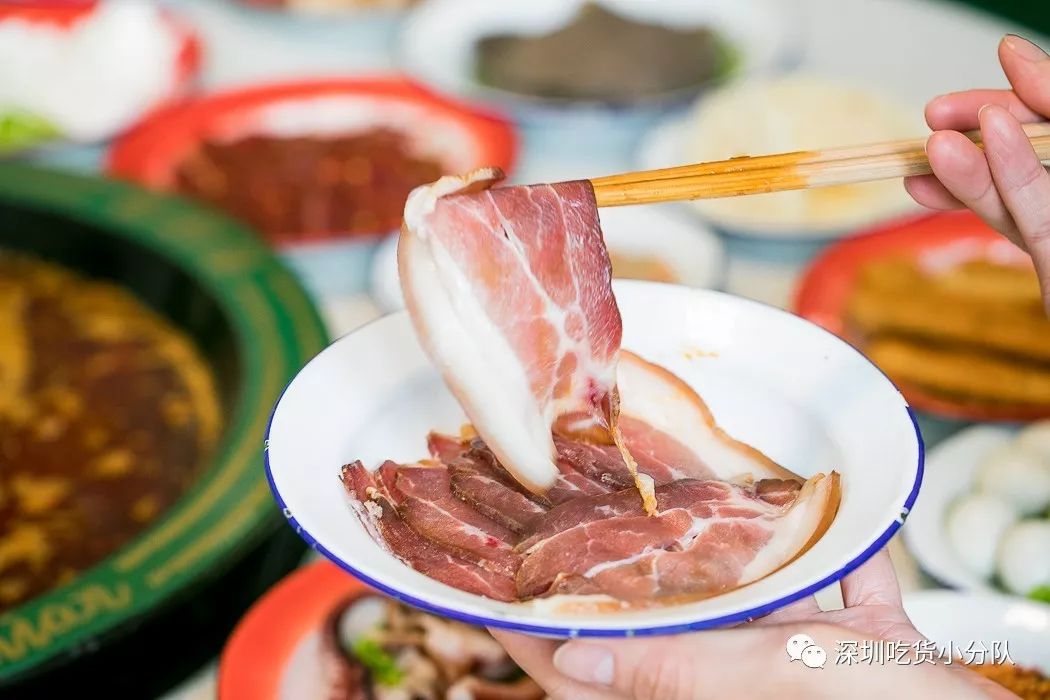 竹架子火锅，有5层高，一筐一筐吃