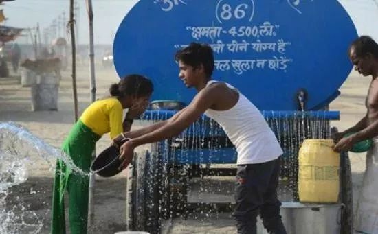 每天3分钟尽览天下事（河南3岁女童不慎掉入下水道被水冲走/郑州“小升初”民办初中和跨区今天开始报名）