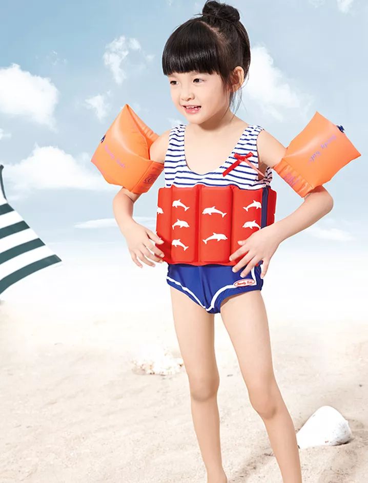 游泳儿童初学者应该准备哪种泳衣,初学游泳穿什么泳衣比较好儿童