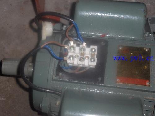 电风扇电机有3根线怎么接电容,电风扇摇头电机怎么接入电容