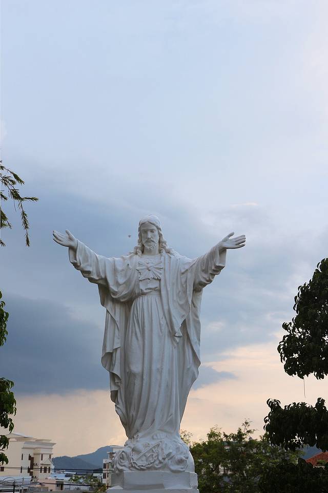 越南旅游芽庄和岘港对比,越南芽庄和河内