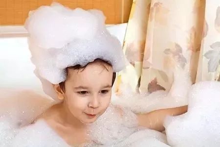 你的头发一天一次还长吗,你的头发那么长不会掉下来吗