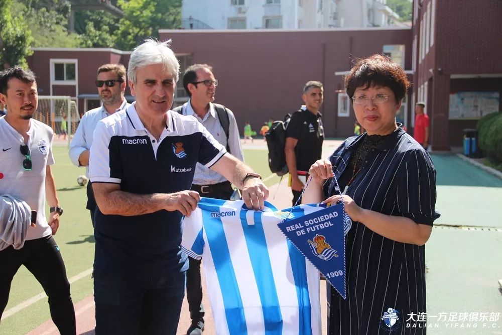 「蓝·青训」欧洲青训行家团考察万达4所基地校赞中国青训在前进