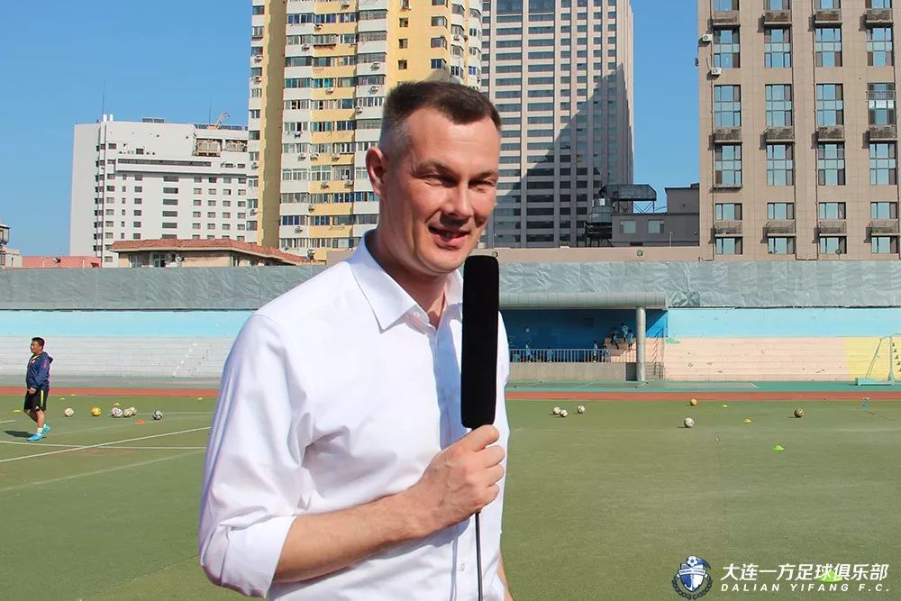 「蓝·青训」欧洲青训行家团考察万达4所基地校赞中国青训在前进