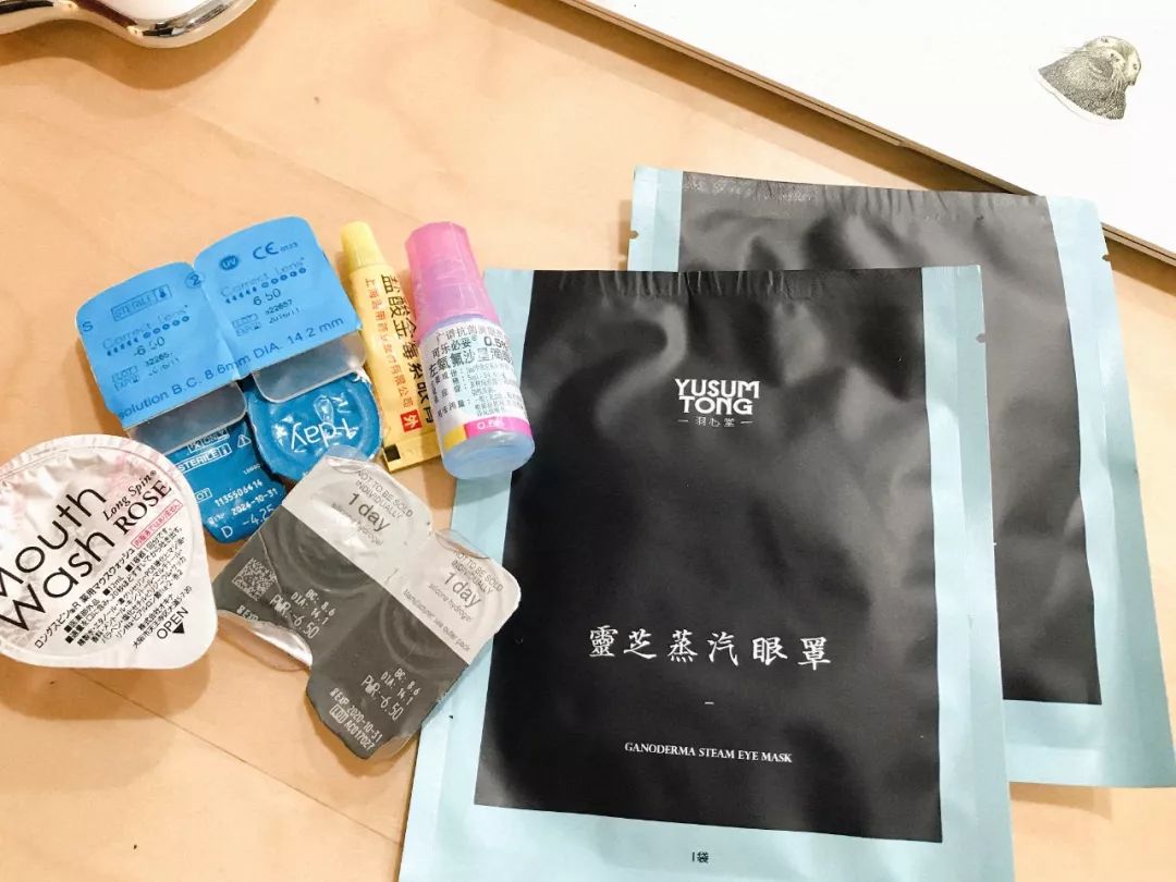 自拍照曝光秘密婚事，精明小心思被眼尖网友抓包