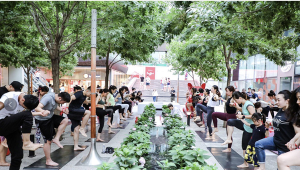 lululemon举办主题习练活动庆祝国际瑜伽日