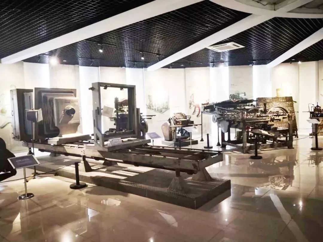 从缝纫机到烫金机，来青浦揭秘现代出版业“秘密*器武**”！