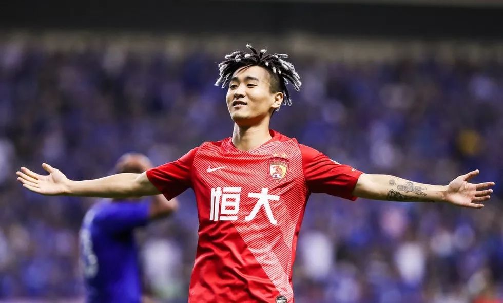 连战连捷恒大半程表现卡帅满意年轻球员爆发归化球员加盟广州恒大面临幸福的烦恼一切围绕2022年世界杯