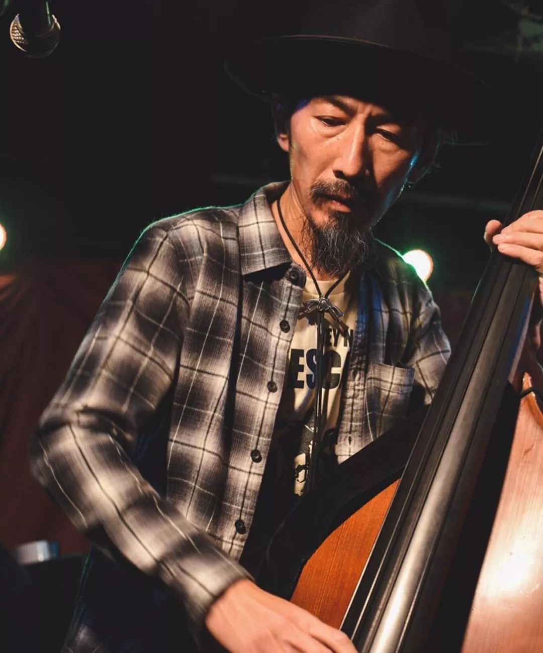 六叔的银饰没我的帅，还没我的便宜