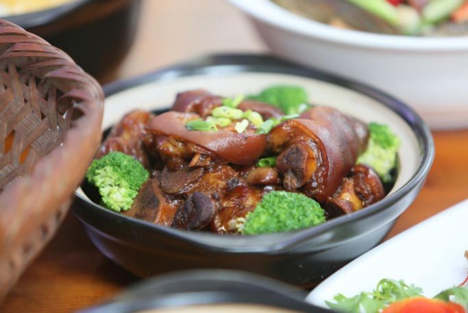 能够大快朵颐的野生溪鱼，矿物质养生的古温泉！杭州这个村还美成一幅画…