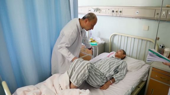 生命缘26岁姑娘长肿瘤,生命缘18岁女孩身患绝症