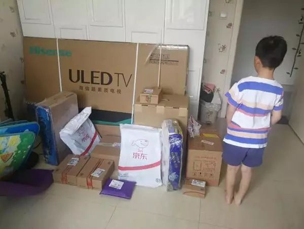 两岁孩子清空母亲购物车,河南6岁孩子清空妈妈购物车