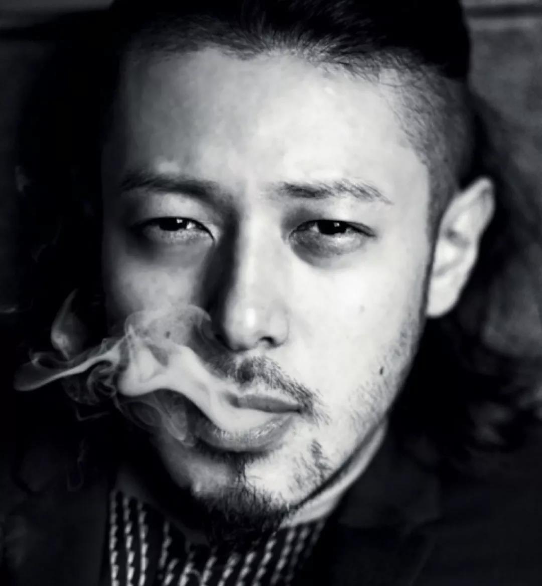 4岁孩子长小胡须,4岁小男孩长小胡须