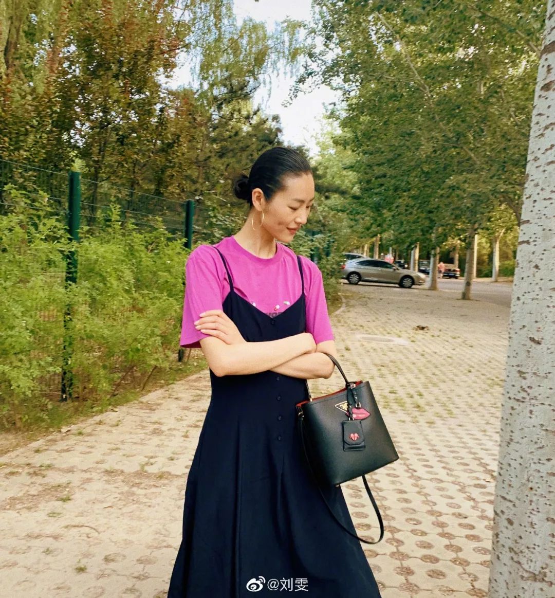 刘雯周冬雨同款打底衫,刘雯周冬雨穿衣搭配