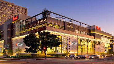 想知道2030年最值钱的购物中心什么样？全球商业地产老大URW搞了家AI服装店.....