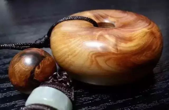 大块翡翠雕件寓意大全图,翡翠葫芦雕件寓意是什么意思