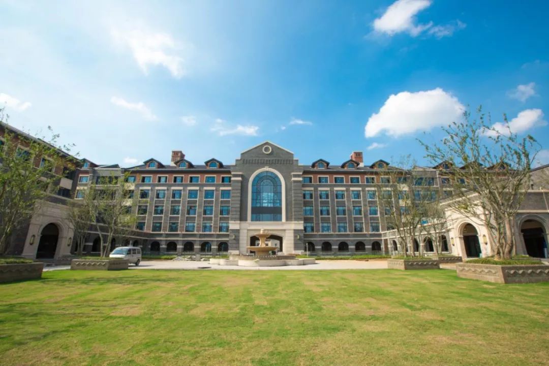 被戛纳提名的这个神秘大佬，居然又来玩跨界了