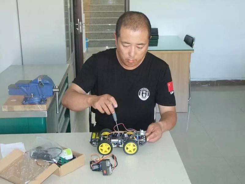 不忘初心牢记使命警营父子兵,不忘初心牢记使命公安在行动