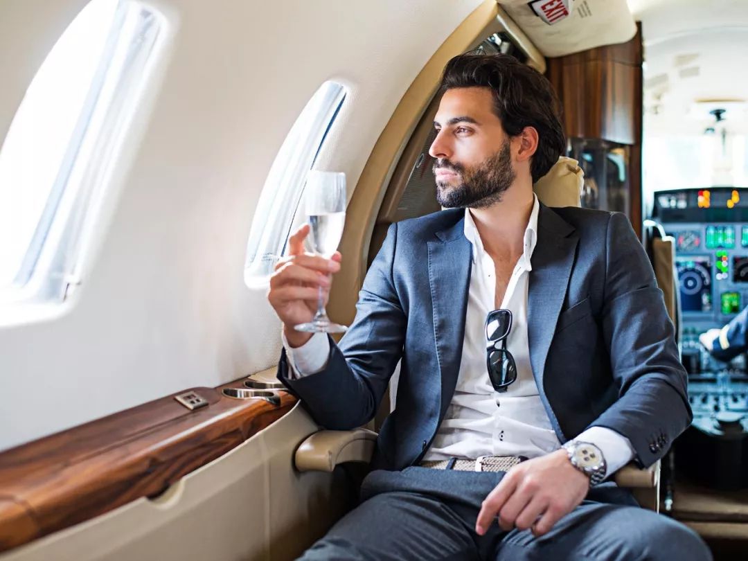 航空在什么情况下免费升舱,航空公司有免费升级头等舱吗