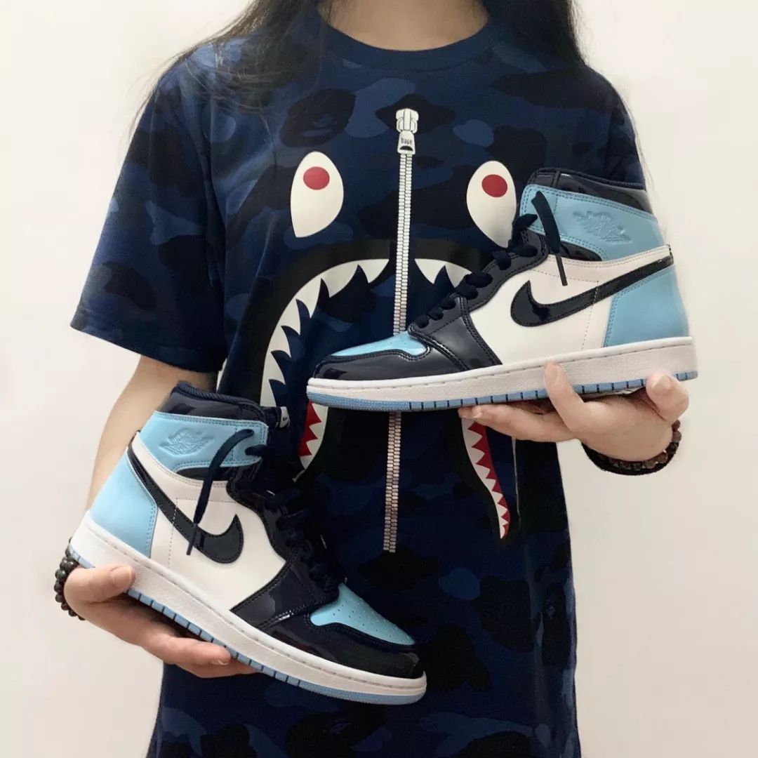 aj1retrosatinroyal丝绸,aj1黑黄脚趾男女同款和女款区别