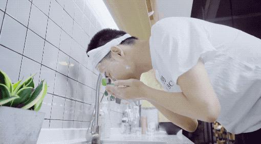 欧莱雅控油保湿女士洗面奶,欧莱雅控油炭爽洗面奶男女通用