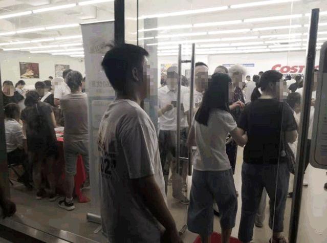 Costco又挤爆了！茅台1499元！退会员卡的傻眼了...