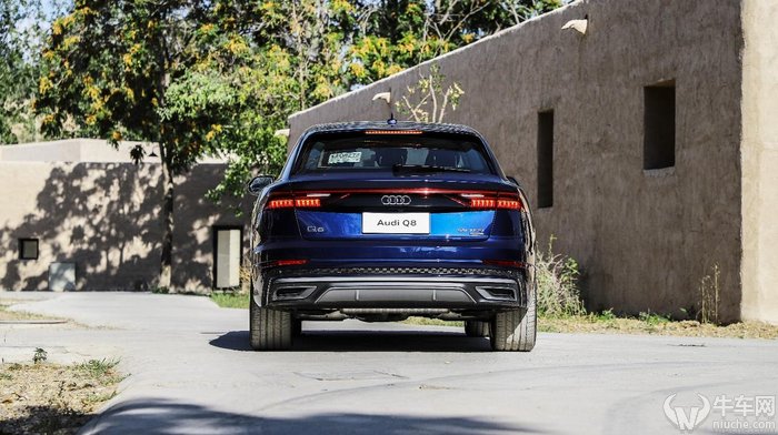 奥迪q855tfsi价格多少钱,颜值爆表车长五米抢先试驾奥迪q8