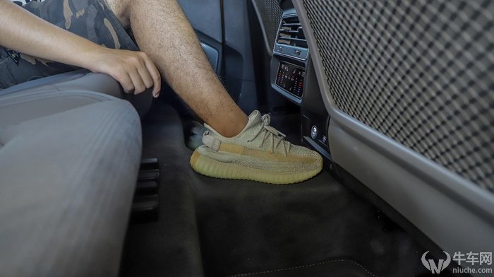 奥迪q855tfsi价格多少钱,颜值爆表车长五米抢先试驾奥迪q8