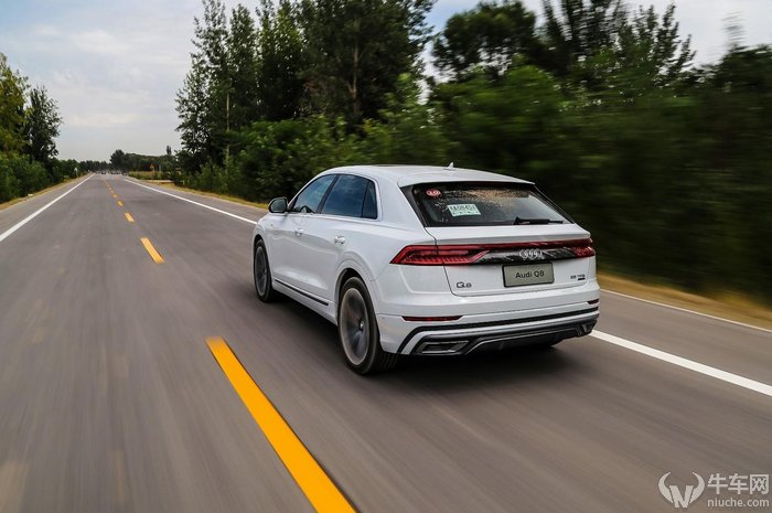 奥迪q855tfsi价格多少钱,颜值爆表车长五米抢先试驾奥迪q8