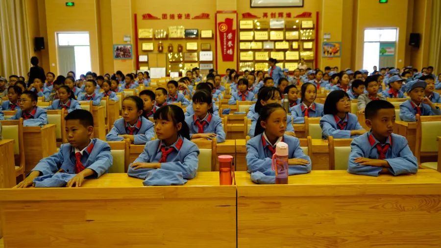 「壮丽70年•奋斗新时代」红色基因代代相传，宾川革命英烈红军小学开学第一课这样上