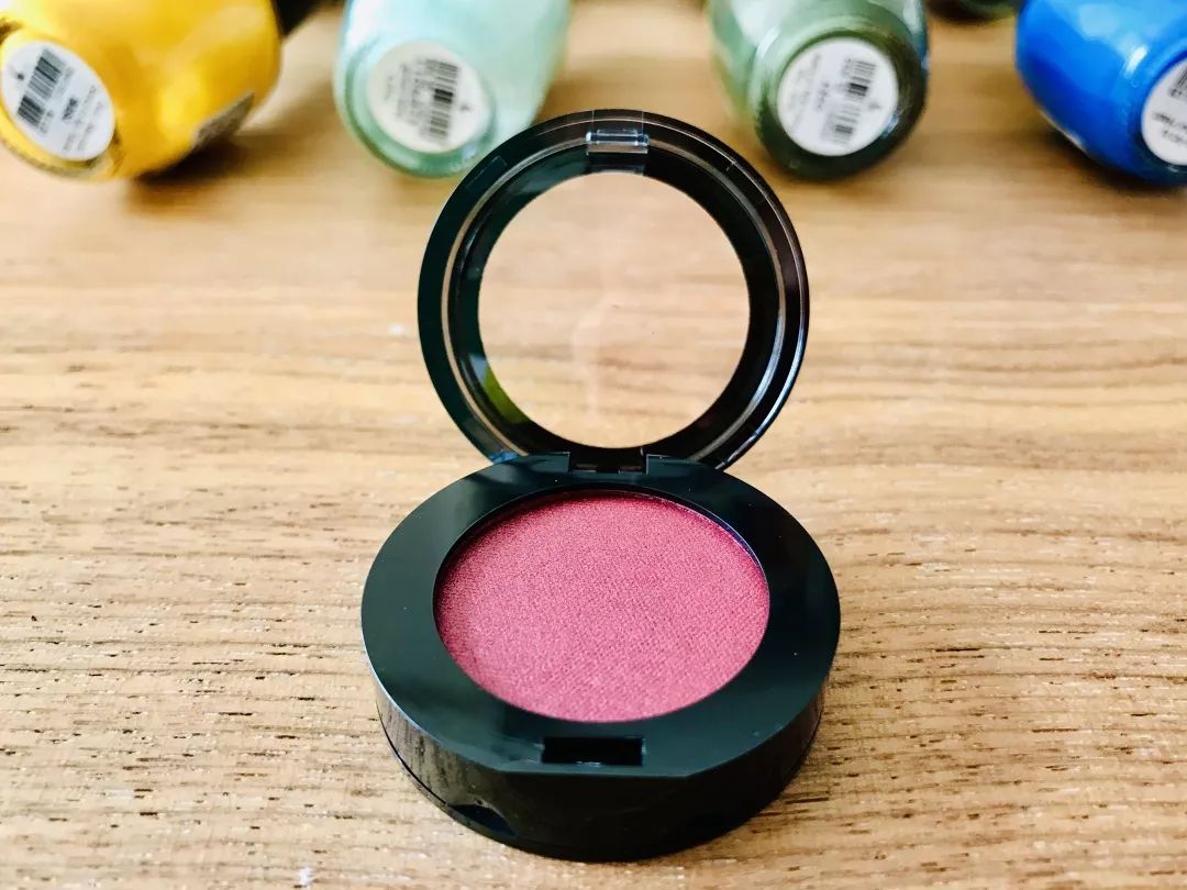 为祖国涂上喜欢的颜色,为青春涂抹美丽的中国红