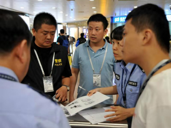 上海警方抓获600多人诈骗团伙,上海警方抓获2名涉嫌诈骗嫌疑人