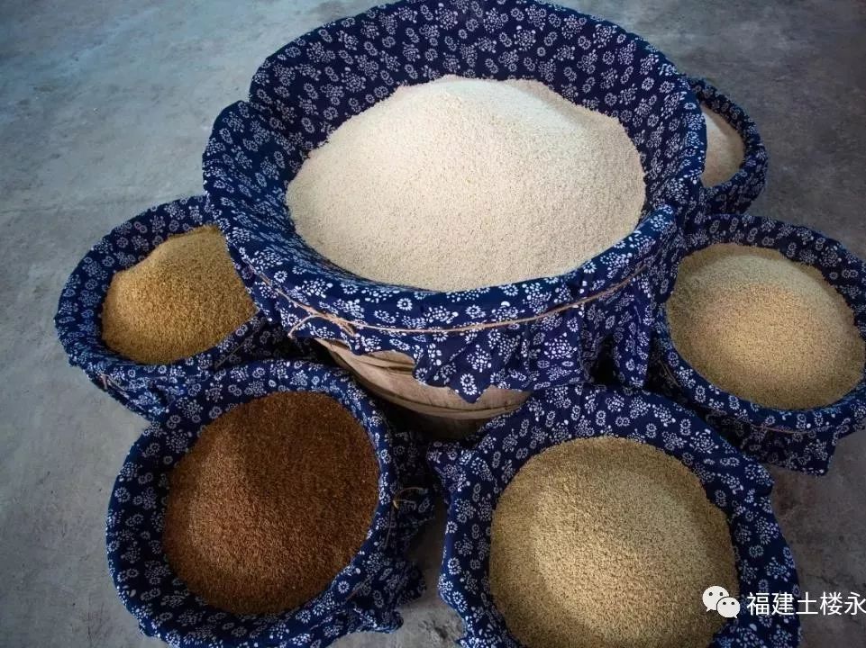 喜迎国庆醉美土楼|借问酒家何处有？拳王争霸风情街！我有酒，你有故事吗？