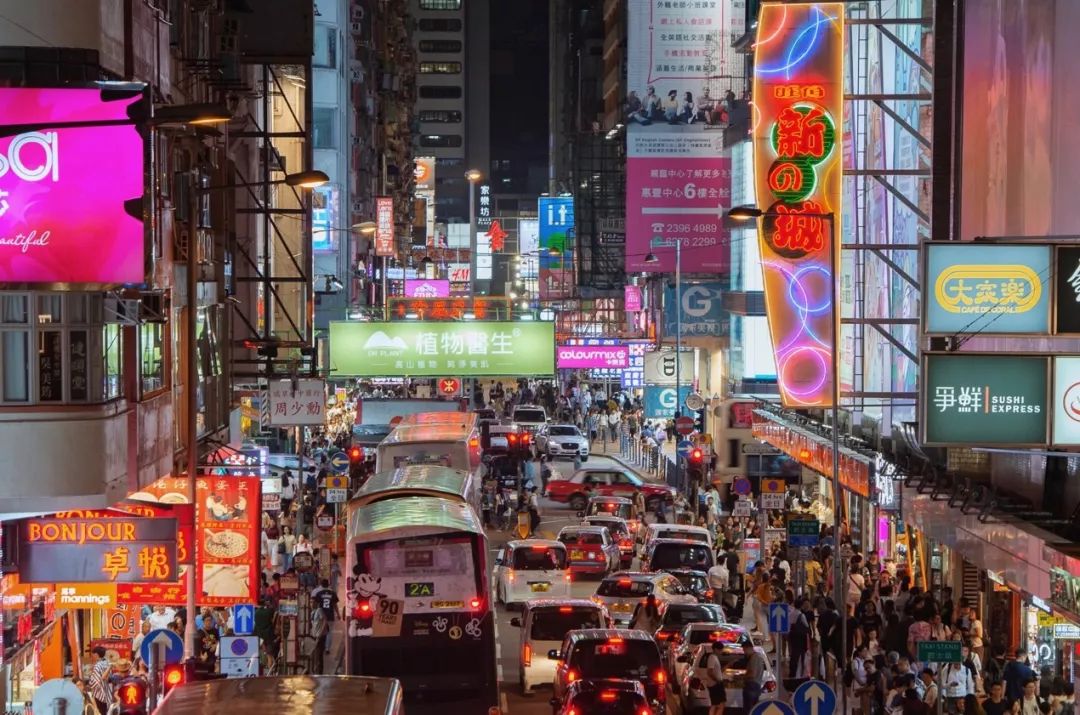 香港街头的甜歌,香港街头的爱情故事歌曲