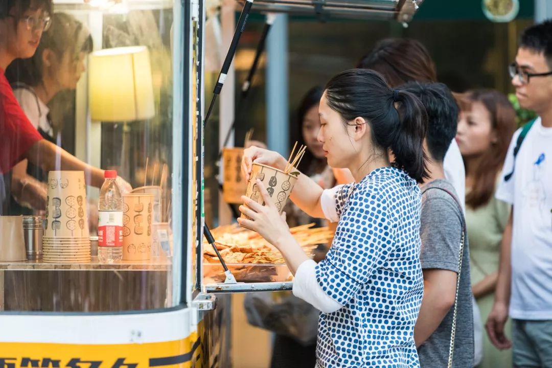 武汉：一碗热干面杀百鬼，一锅豆皮烫神仙