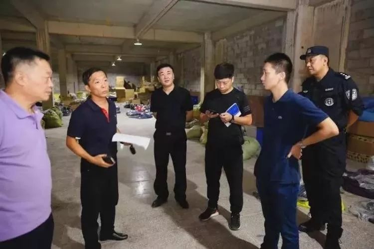 阿迪耐克曝光假货,青岛阿玛尼