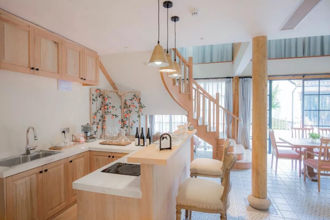 耗时3年的花间堂创始人新作，以船代步揭开杭城小众一面