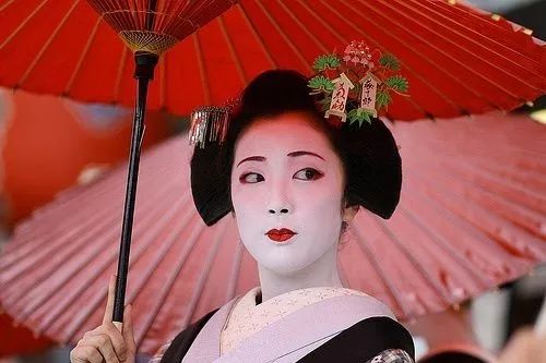 日本首相一年工资,日本首相的工资以及补贴