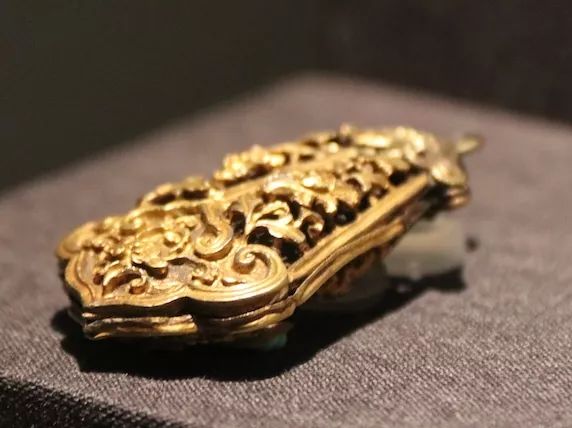 卡地亚限量窄版手镯,卡地亚新款手镯时尚减龄黄金