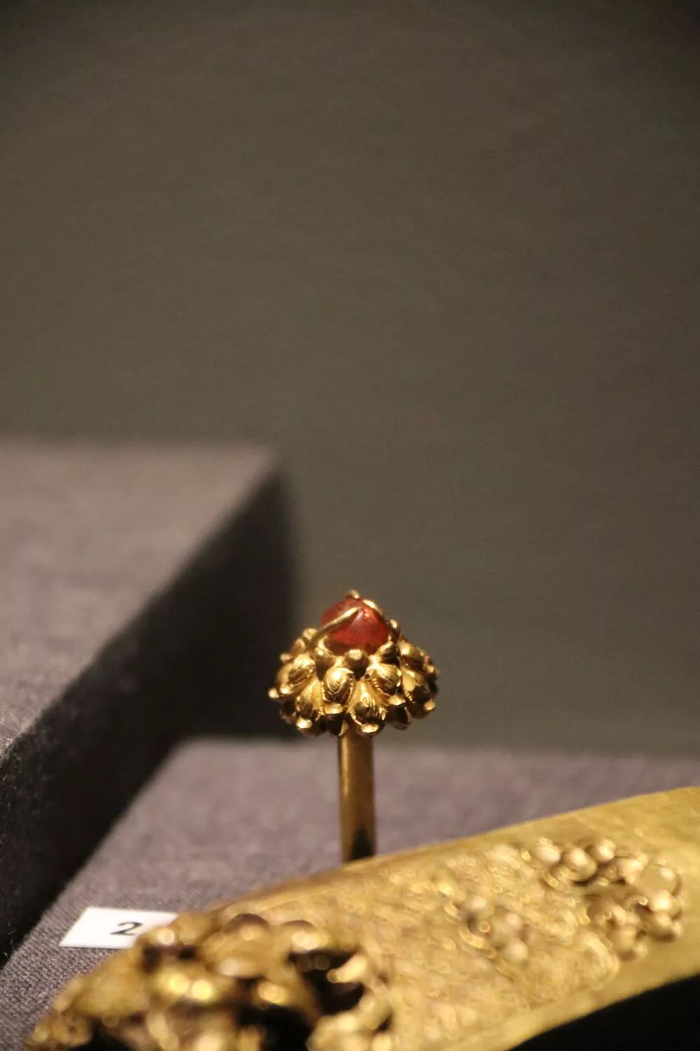 卡地亚限量窄版手镯,卡地亚新款手镯时尚减龄黄金