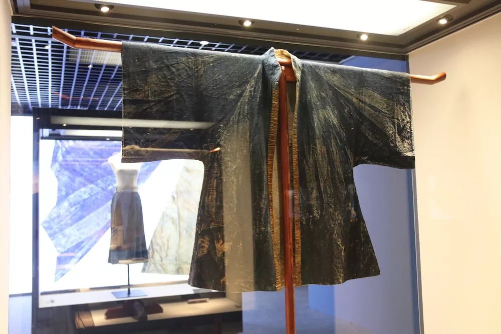 卡地亚限量窄版手镯,卡地亚新款手镯时尚减龄黄金