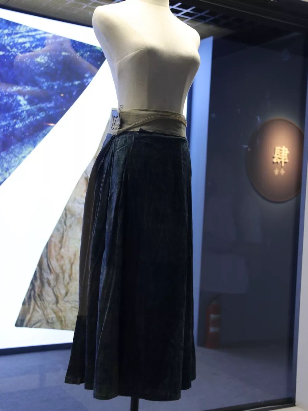 卡地亚限量窄版手镯,卡地亚新款手镯时尚减龄黄金