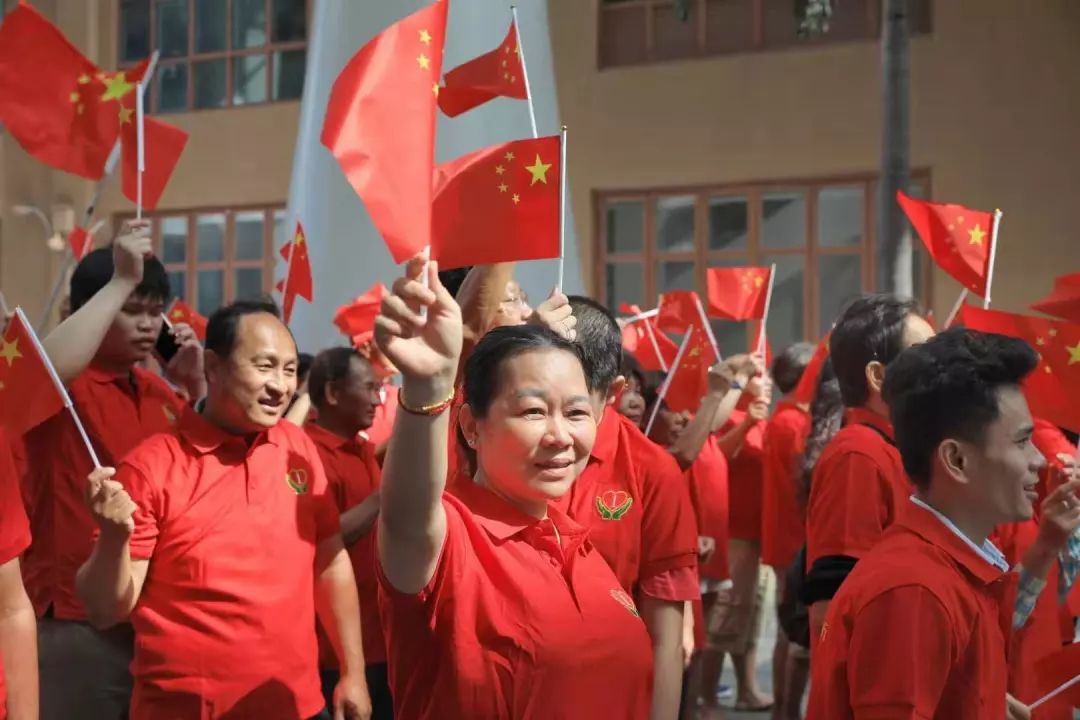 暖心！“光明影院”走进三亚把电影讲给他们听