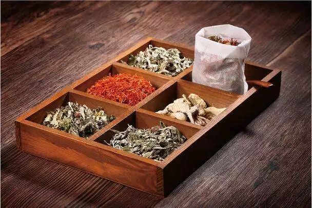 加什么泡脚能够祛湿气,用什么药材泡脚能治疗关节炎